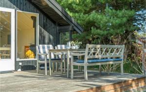 Beautiful Home In Humble With Wifi