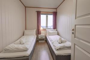 Twin Room with Shared Toilet room in Ramberg Gjestegård