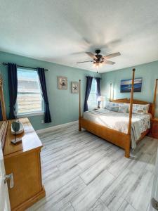 Delux 3BR House with Pool 3 Minute walk to Beach