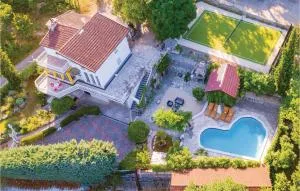 Three-Bedroom Holiday Home In Imotski - Topići