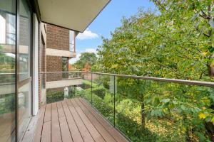 2 Bed 2 Bath Modern Apartment Near Big Ben in Zone1