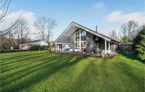 3 Bedroom Amazing Home In Glesborg - Fjellerup Strand