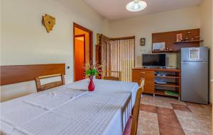 Stunning Home In Banjole With Kitchen