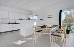 3 Bedroom Amazing Home In Rødby