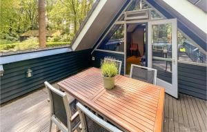 Nice Home In Meijel With Wifi