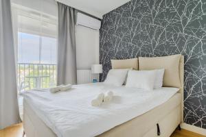 Premium Apartments in the Center of Warsaw with FREE Parking & Balcony