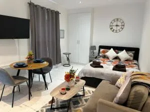 Stylish Studio Escape in West London - Shephers Bush