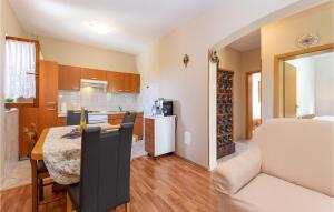 2 Bedroom Amazing Home In Pridraga 