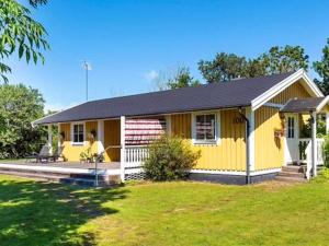 4 person holiday home in LÖTTORP