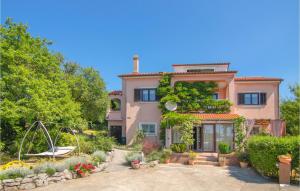 2 Bedroom Awesome Apartment In Krasica