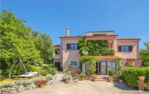 2 Bedroom Awesome Apartment In Krasica - Krasica