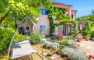 2 Bedroom Awesome Apartment In Krasica