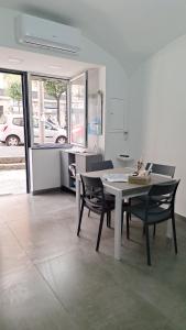 Savoia 215 - Azzurra Guest House - Napoli