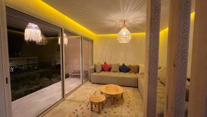 Strandwohnung Taghazout mit Meerblick, Terrasse, Garten & Pool 2 Min zum Surfspot