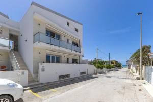 Spacious apartment with sea view in Punta Secca