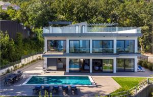 Beautiful Home In Opric With Wifi