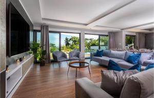 Beautiful Home In Opric With Wifi