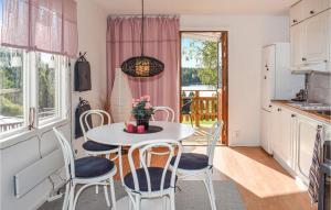Beautiful Home In Finspång With Wifi