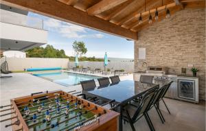 4 Bedroom Beautiful Home In Rebici