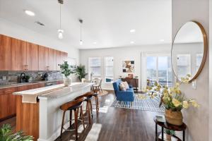 Downtown Fort Worth Luxe Retreat, Pool, Gym and Free Parking