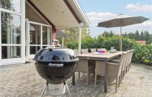 Four-Bedroom Holiday Home In Vaggerlose