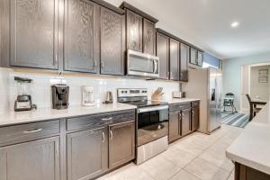 14 Mi to WDW Family-Friendly Home with Movie Room!