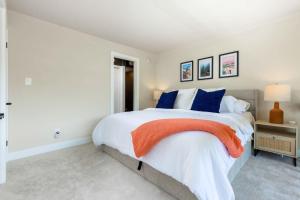 Modern Condo with Vail Mountain Views