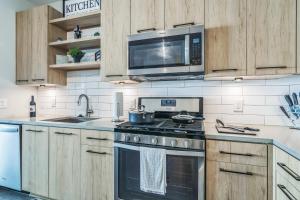 Walk to Braves, King bed, Mercedes Benz Stadium