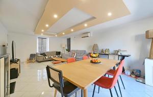Maisons de vacances 4 Bedroom Cozy Home In Codolet : photos des chambres