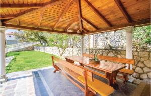 Lovely Apartment In Kampor With Kitchen