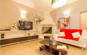 8 Bedroom Gorgeous Home In Cere 