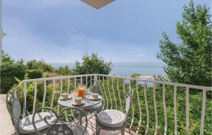 Awesome Apartment In Duce With Wifi 