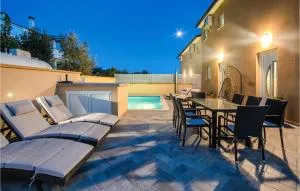 Four-Bedroom Holiday Home In Vodnjan - Murage