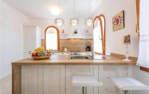 Three-Bedroom Holiday Home In Vabriga