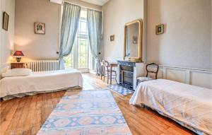 Maisons de vacances Nice Home In St Martin Des Combes : photos des chambres
