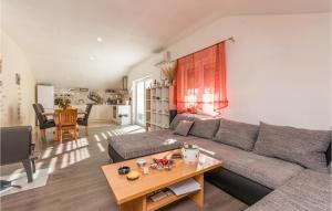 3 Bedroom Amazing Apartment In Banjevci 