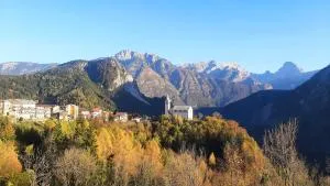 CAMPO BASE CADORE con parcheggio auto e garage moto - Venas