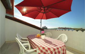 3 Bedroom Gorgeous Apartment In Porec