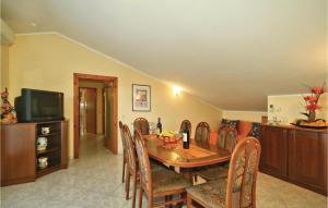 3 Bedroom Gorgeous Apartment In Porec