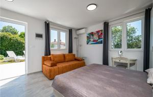 Gorgeous Home In Peroj With Wifi