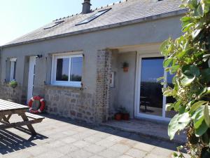 Les pieds dans leau - Cosqueville Vicq-mer