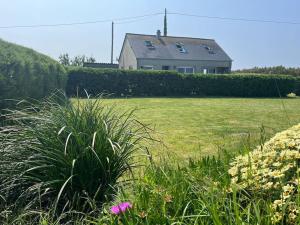 Les pieds dans leau - Cosqueville Vicq-mer