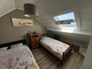 Maisons de vacances Les pieds dans l-eau - Cosqueville Vicq-mer : photos des chambres
