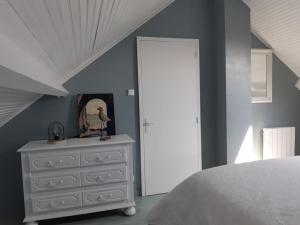 Maisons de vacances Les pieds dans l-eau - Cosqueville Vicq-mer : photos des chambres