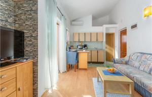 1 Bedroom Cozy Apartment In Krk 