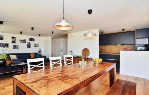 Awesome Home In Dragove With Wifi