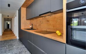 Awesome Home In Dragove With Wifi