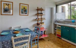 Maisons de vacances Beautiful Home In St-Georges-De-Didonne : photos des chambres