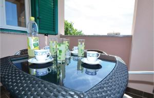 2 Bedroom Gorgeous Apartment In Privlaka 