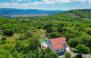 Four-Bedroom Holiday Home In Lokvicici